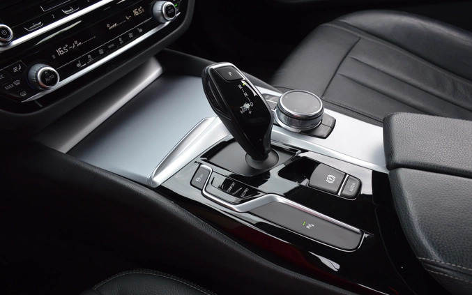 BMW Seria 5 cena 107800 przebieg: 151211, rok produkcji 2017 z Oleszyce małe 781